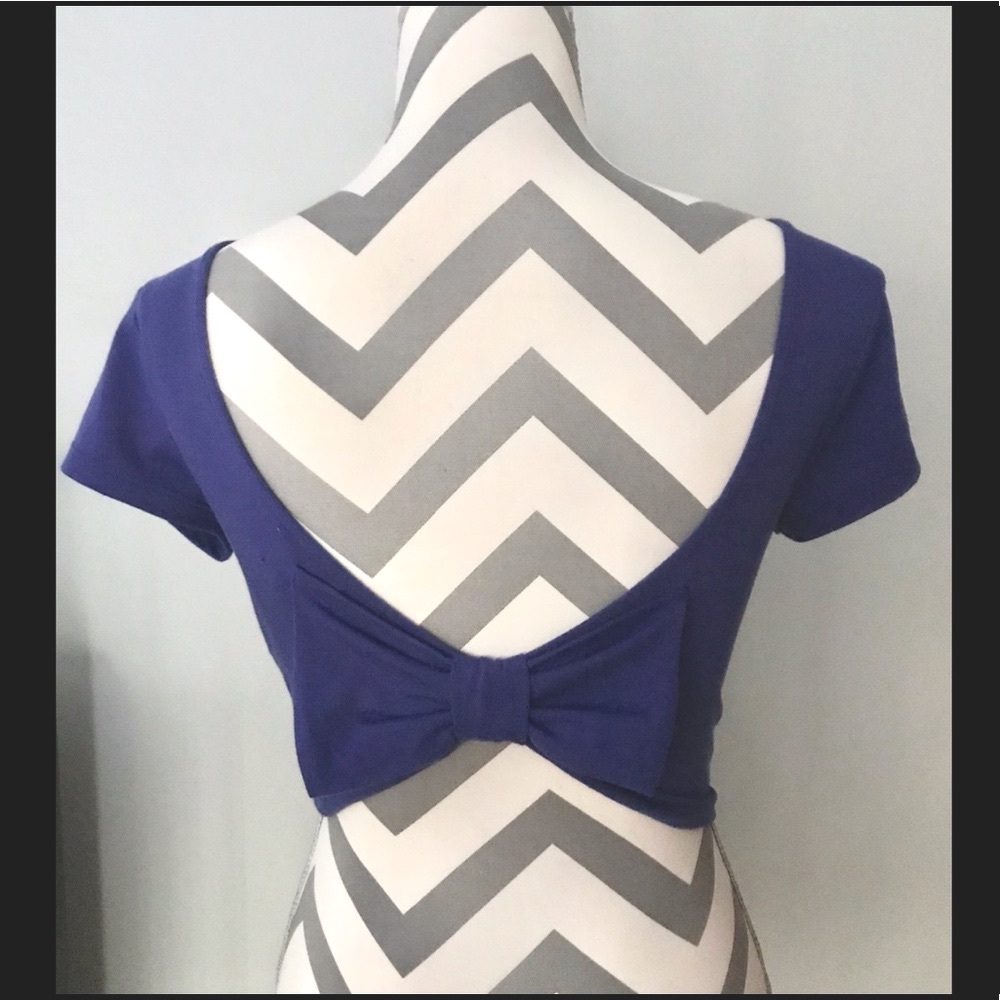 ⬇️$16 PacSun Bow Crop Top